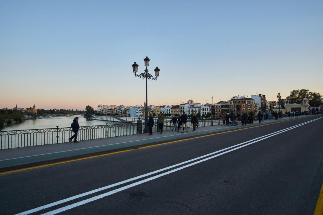 Betis Deluxe Riverside Siviglia Esterno foto